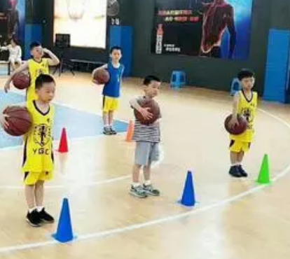 奥尔动青少儿篮球体能运动中心练习