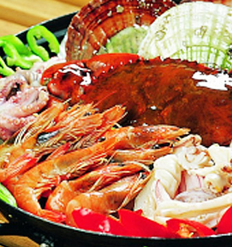 鲐赏河豚料理海鲜火锅美味