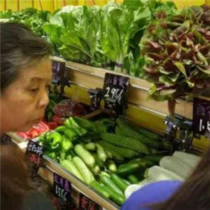 三角地虹湾路菜市场蔬菜