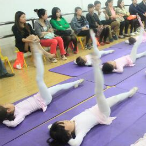 华忠舞蹈艺术培训学校