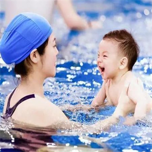 优爱培宝亲子游泳练习
