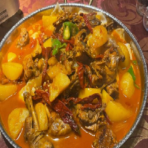 新疆穆斯林顾客满意餐厅大盘鸡