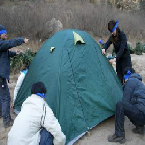 野外生存俱乐部帐篷搭建