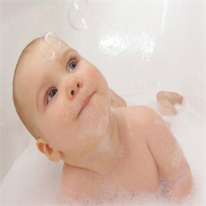 婴儿洗浴泡澡