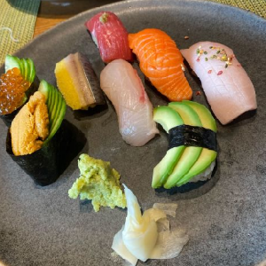 八月日本料理卷寿司
