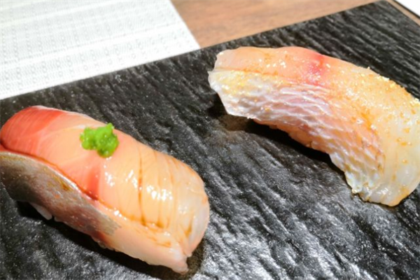 吞寿司生鱼片