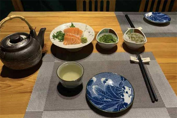 雲生三文鱼日本料理特色