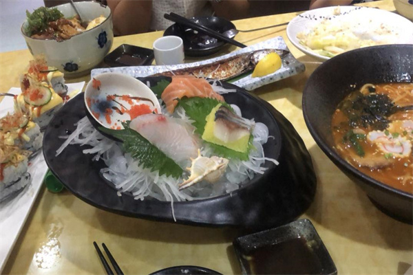 雲生三文鱼日本料理风味
