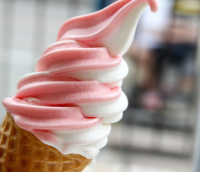 彩虹冰淇淋可口