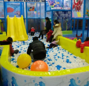 幼儿室内游乐园海洋球