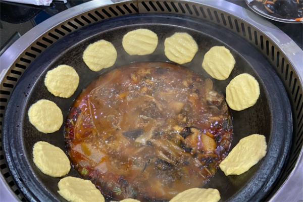 台香圆铁锅炖美味
