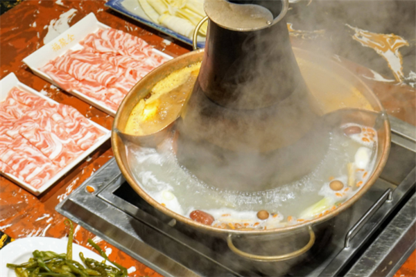 盛世九品铜锅涮肉 烧烤小龙虾美味