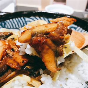 大腕鳗日本料理鸡肉饭