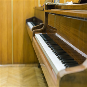 东航音乐教室钢琴