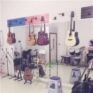 东航音乐教室吉他