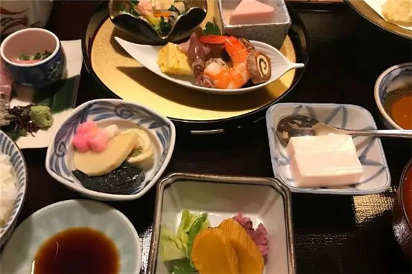 泉水日本料理美食