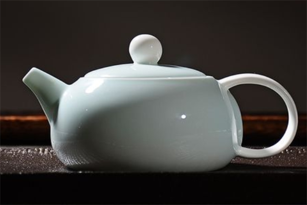 华青瓷茶壶