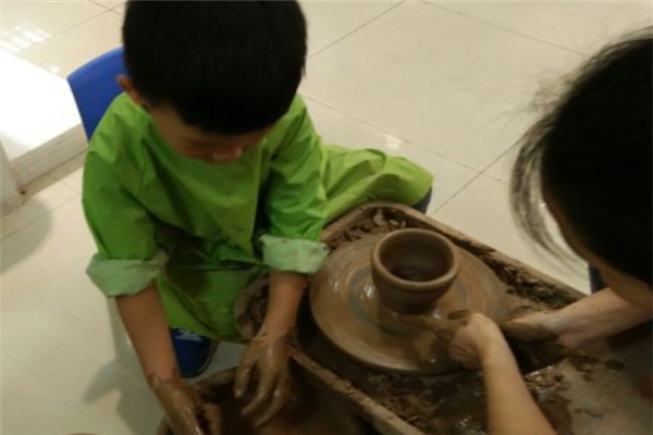 儿童手工陶艺馆负责