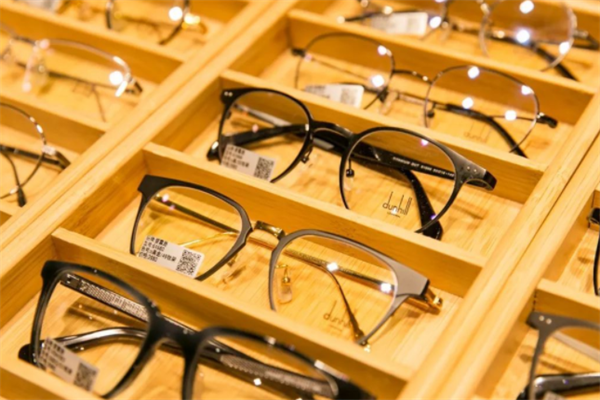 眼镜店品牌近视眼镜