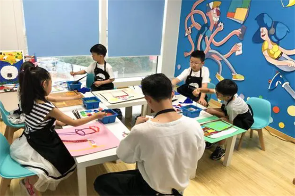 幼儿美术班绘画